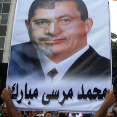 اشتباكات بالسلاح الأبيض بين أنصار مرسي ومعارضيه توقع 26 جريحاً
