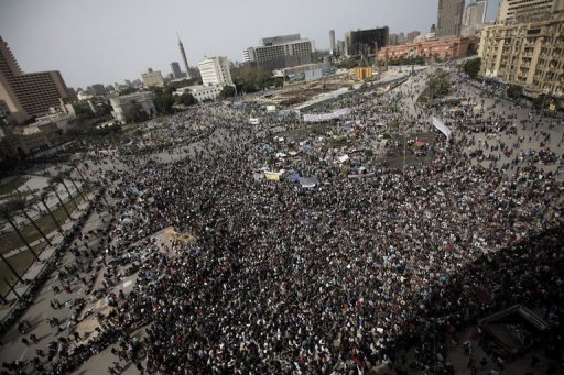تجمع 4 ملايين متظاهر في جمعة الرحيل وتشكيل لجنة من 200 شخص لقيادة المظاهرات وتهديد بنقل المظاهرة إلى قصر الرئاسة