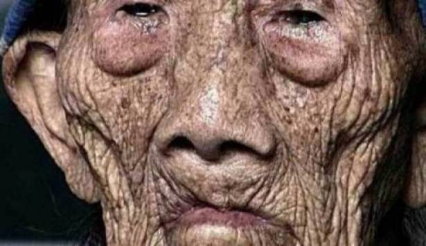 صيني يعيش 256 عاما ويتزوج 23 امرأة .. اليكم أسباب طول عمره!