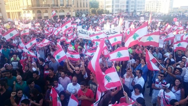 الشعب اللبناني بالآلاف يقول كلمته.. 72 ساعة لتنفيذ المطالب!