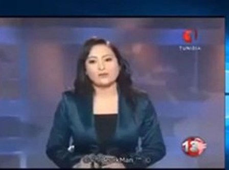 بالفيديو.. مذيعة تونسية تتعرض لموقف محرج أثناء قراءتها لنشرة الأخبار
