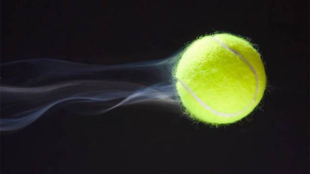 ما هو سبب اختيار اللون الأصفر لكرة المضرب (التنس) ؟