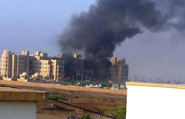 هجوم بالصواريخ في عدن على الفندق حيث مقر اقامة خالد بحاح