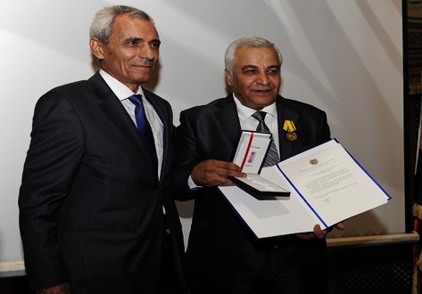 وسام العرفان من رئيس أرمينيا للأديب نبيل طعمة.. أدباء سوريون يشاركون بعيد استقلال أرمينيا