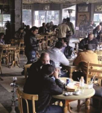 المقاهي بين ضروريات الحياة والهروب من الواقع.. 25% من عائدات المواطن السوري وسطياً تصرف في المقاهي