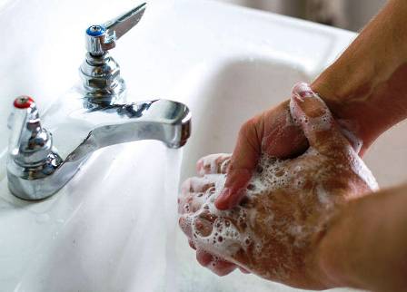 هذا هو أكثر شعب يغسل يديه بعد الخروج من المرحاض