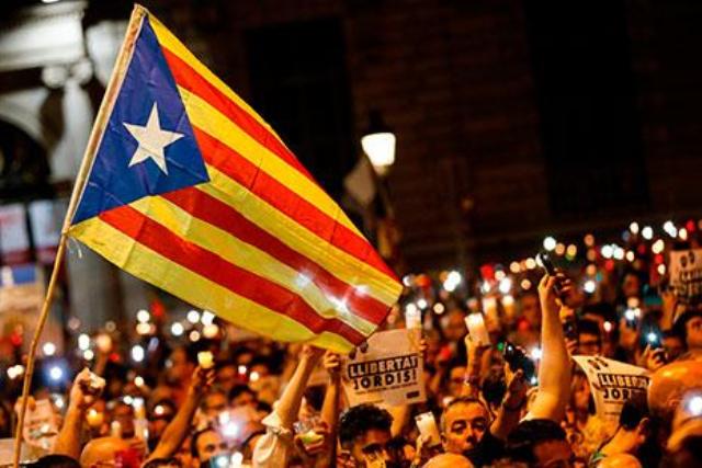 مدريد وبرشلونة نحو الصدام..الحكومة الإسبانية تحدّد إجراءات تعليق الحكم الذاتي غداً