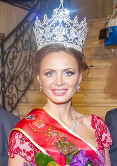 بالصور.. شاهد ملكة جمال روسيا 2015 ام لــ 6 أطفال