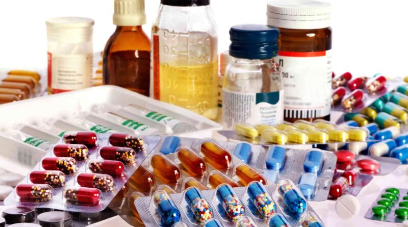 إعفاء مستلزمات إنتاج الأدوية من الرسوم.. هل ينعش صناعتها ويُخفّض من أسعارها؟
