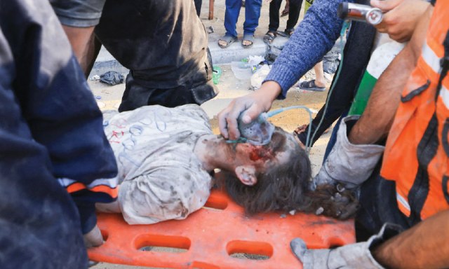 أكثر من ألف مجزرة إسرائيلية خلال شهر ومستشفيات القطاع تستقبل 15 شهيداً كل ساعة