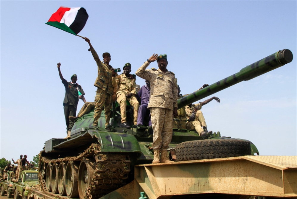 السودان ..الجيش و«الدعم» يتبادلان إعلان السيطرة: «المدرّعات» مسرحاً للمعركة الأشرس
