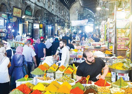 دمشق على موعد مع تشديد الرقابة على الأسواق … عضو مكتب تنفيذي: تجار يرفعون أسعارهم عند ازدياد سعر الصرف ولا يخفضونها عند انخفاضه
