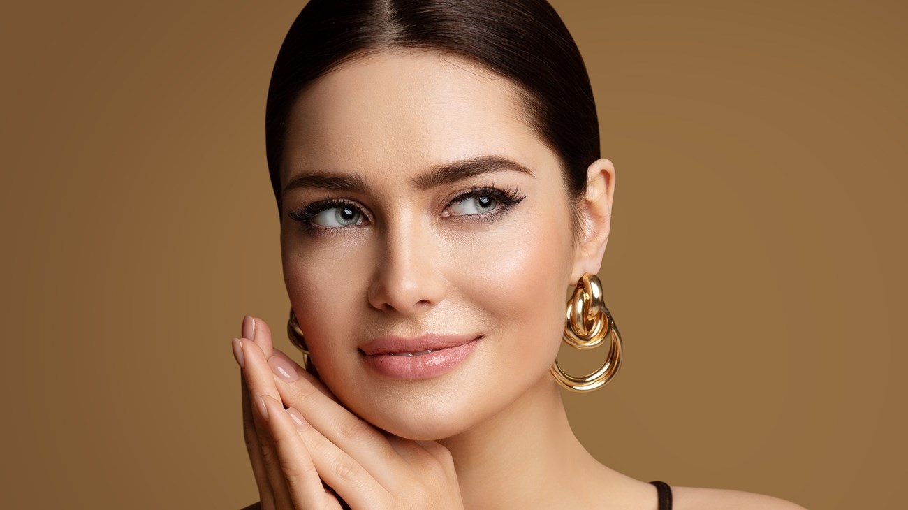 فيلر تحت العينين.. نتائج مشجعة لا تخلو من مخاطر
