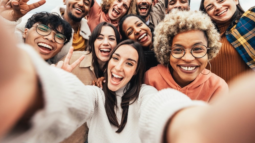 4 أبراج رائعة في تكوين صداقات جديدة.. القوس أحدها
