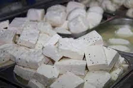 ارتفعت أسعارها بنسبة 40%.. الجبنة بـ 35 ألفاً وجمعية الألبان والأجبان تطالب بتسعيرة أسبوعية
