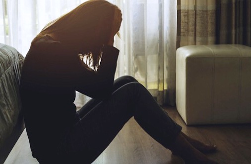 نساء معنّفات يشتكين من جرح “اللسان”.. وأطفال في مهب الريح!
