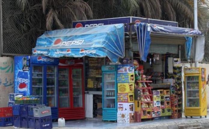 أصحاب الأكشاك في طرطوس يتهمون التجار وأصحاب المحلات بالوقوف خلف قرار إزالة أكشاكهم
