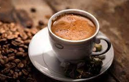 كم كوبا من القهوة يمكن أن تشرب بأمان في اليوم؟ .. لتجنب الجانب السلبي للكافيين!
