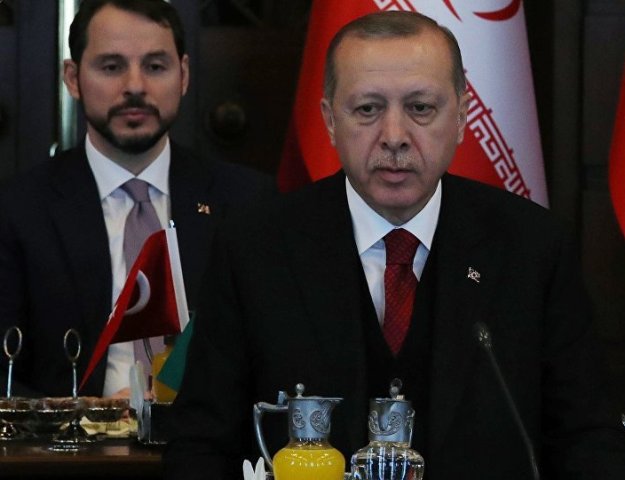 تركيا تنشر مرسوما بعزل 18 ألف موظف