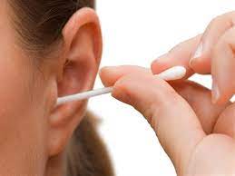 تحذيرات صحية خطيرة قد تدفعك للتوقف عن استخدام أعواد القطن لتنظيف أذنيك!

