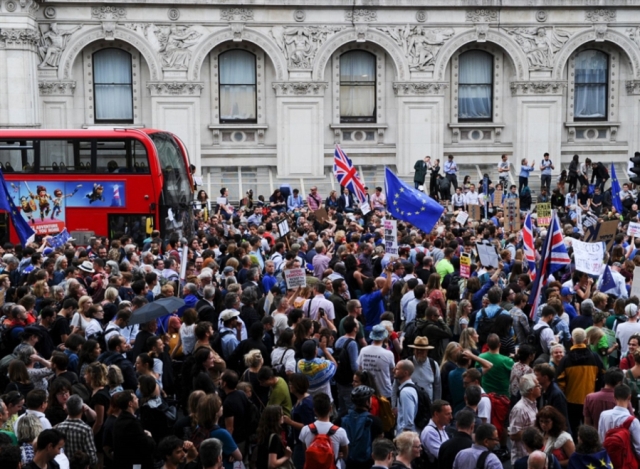 انقلاب برائحة أميركية في لندن: «أُمّ الديموقراطيات» بلا برلمان