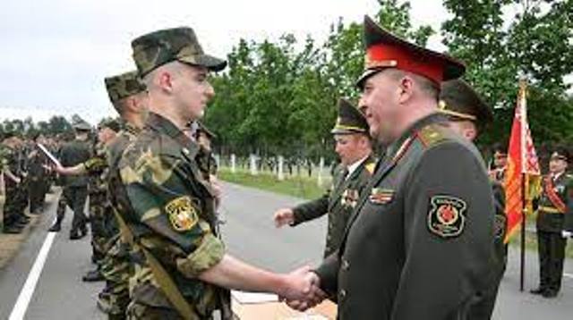بيلاروسيا ترفع حالة التأهب القصوى والاختبار المفاجئ في صفوف جيشها
