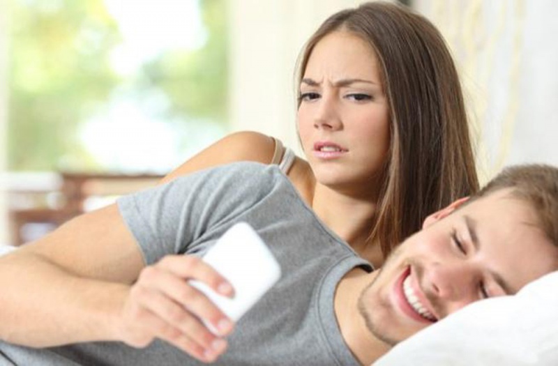 باحثون يكشفون حيلا للتخلص من الإغراء وتجنب الخيانة الزوجية
