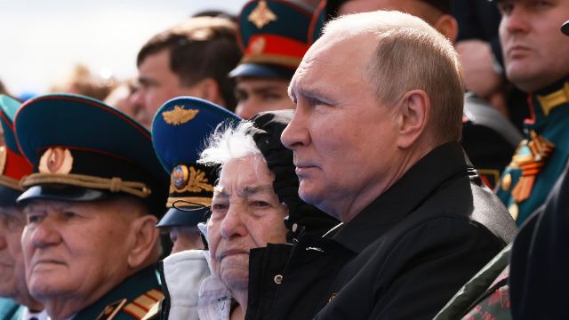سلطات خيرسون تناشد بوتين ضم المدينة إلى روسيا
