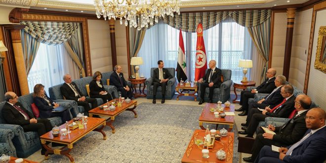 الرئيس الأسد يلتقي الرئيس التونسي في جدة واللقاء يتناول العلاقات بين البلدين والتعاون الثنائي

