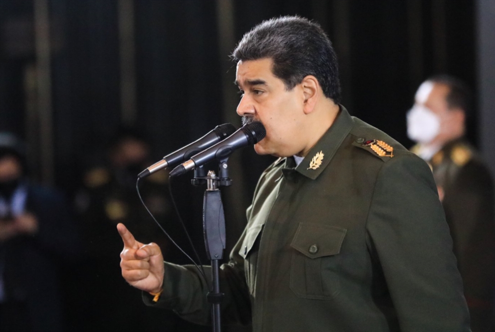 مادورو يحشد جنوده «لهزم تهديدات كولومبيا»
