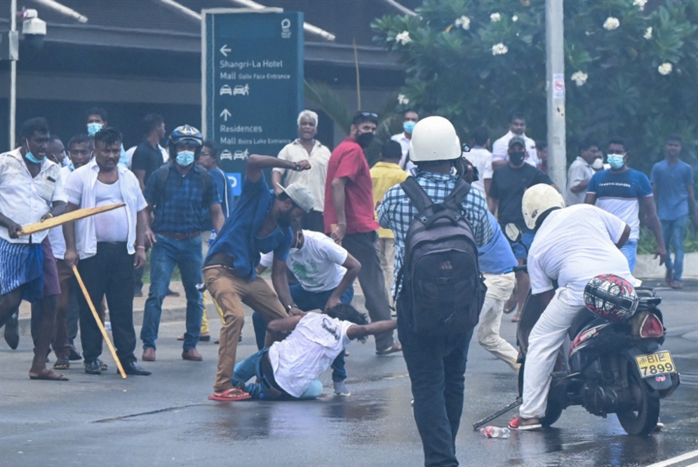 سريلانكا: مقتل نائب واستقالة رئيس الوزراء عقب اشتباكات عنيفة
