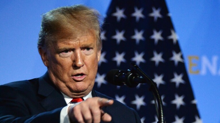 ترامب: بسبب سياسة بايدن الولايات المتحدة باتت في وضع كارثي وانحدرت إلى الجحيم
