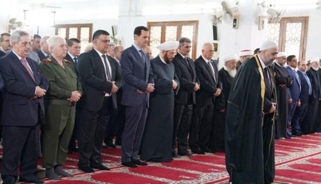 الرئيس الأسد يؤدي صلاة عيد الفطر في رحاب جامع السيدة خديجة بطرطوس