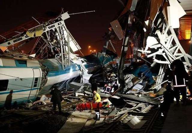 7 قتلى وعشرات الإصابات في حادث اصطدام قطار في أنقرة