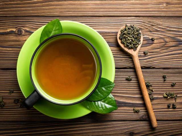 احذروا الافراط في تناول الشاي الأخضر!