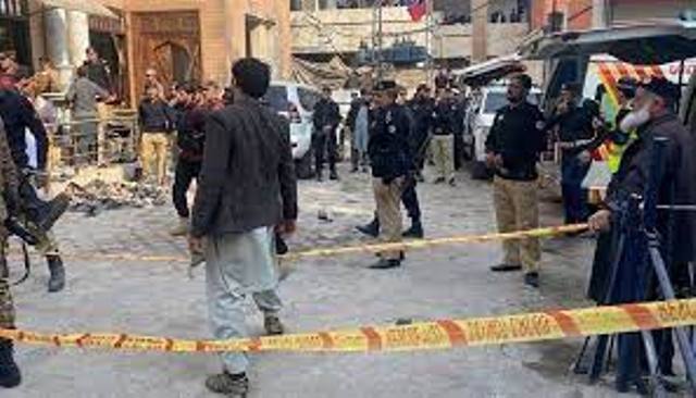 ارتفاع عدد الشهداء إلى 100 في تفجير إحدى مساجد بيشاور في باكستان
