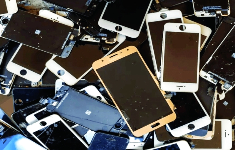 5.3 مليارات هاتف محمول تنتظرها مقالب القمامة
