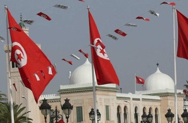 لوموند: تونس أمام خطر الشرذمة السياسية