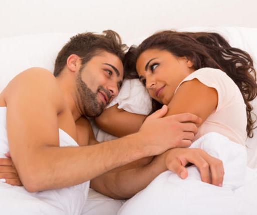 10 طرق للمداعبة يحبها زوجك قبل ممارسة العلاقة الحميمة