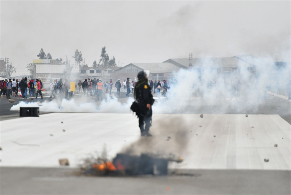 بيرو: المحتجّون يستولون على مطار أريكويبا... وسقوط ثلاثة قتلى
