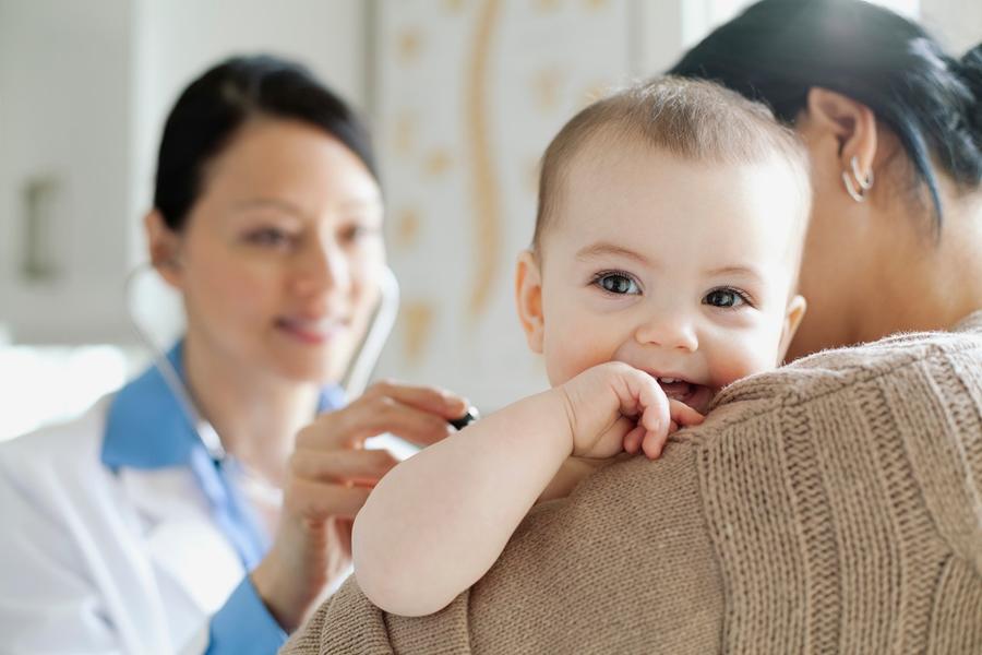 متى يكون ارتفاع درجة الحرارة خطيراً عند الأطفال؟
