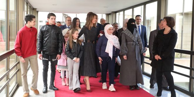 السيدة أسماء الأسد تستقبل عشرة من أبطال القراءة وأهلهم والمنسقين والمشرفين على مسابقة تحدي القراءة
