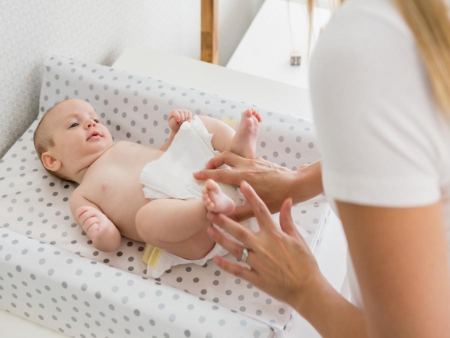 عدد مرات التبرز الطبيعية عند الطفل الرضيع
