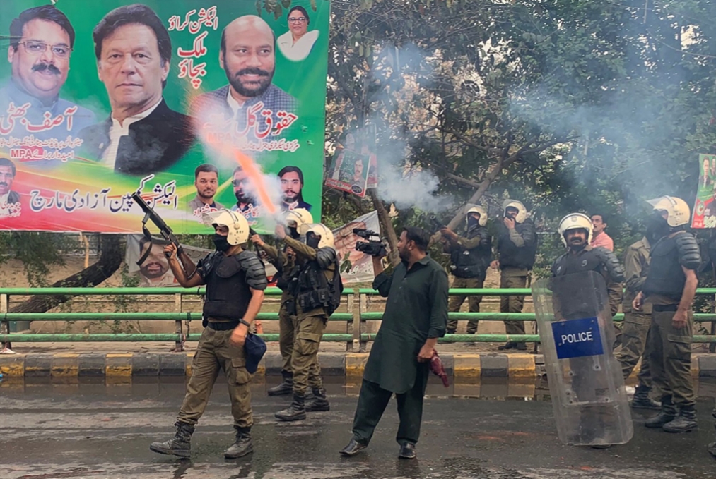 باكستان في شرنقة الانقسام: استعدادات لـ«معركة الصيف»
