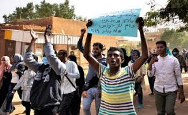 السودان.. دعوات إلى مواصلة الحراك... وتحالفات حزبية قبيل مفاوضات السلام