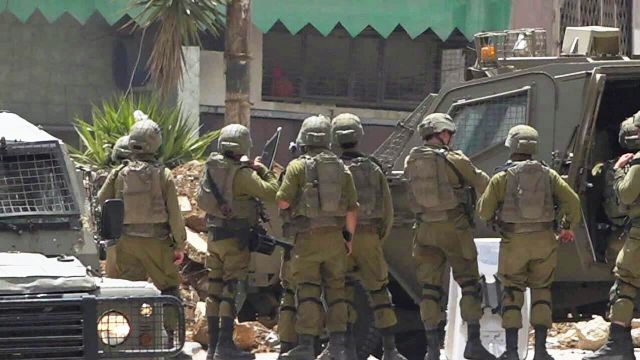 اشتباكات بين القوات الإسرائيلية ومقاومين فلسطينيين خلال اقتحام نابلس
