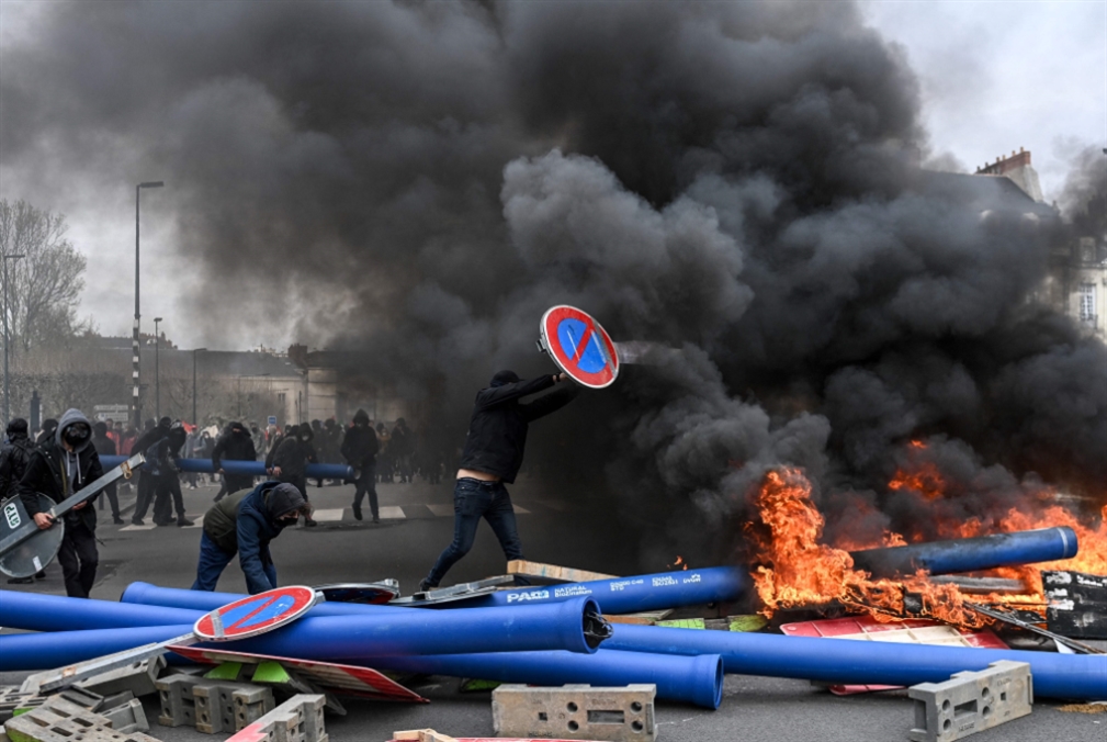 حوار ماكرون والنقابات أمام طريق مسدود: التظاهرات في فرنسا مستمرة
