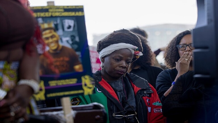 احتجاجات في لندن بعد مقتل مقتل مغني الراب كريس كابا برصاص الشرطة
