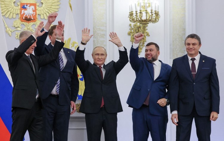 بوتين: انضمام المناطق الـ4 إلى روسيا ليس للتفاوض.. وسندافع عن أراضينا
