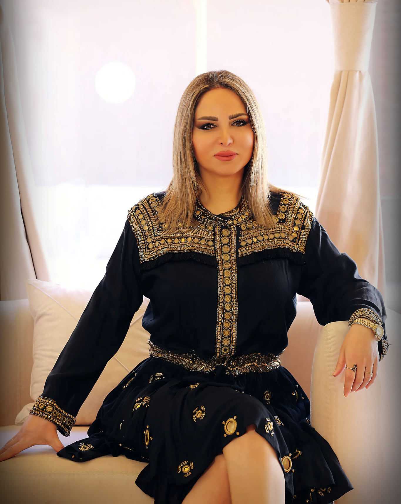 المذيعة خنساء الحكمية ملكة جمال آسيا سورية: الرسالة الإعلامية لا تستطيع أن ترتقي إن لم تحمل قيم الجمال 
